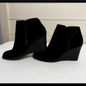 Lucky Brand Black Suede Wedge Booties Size 8